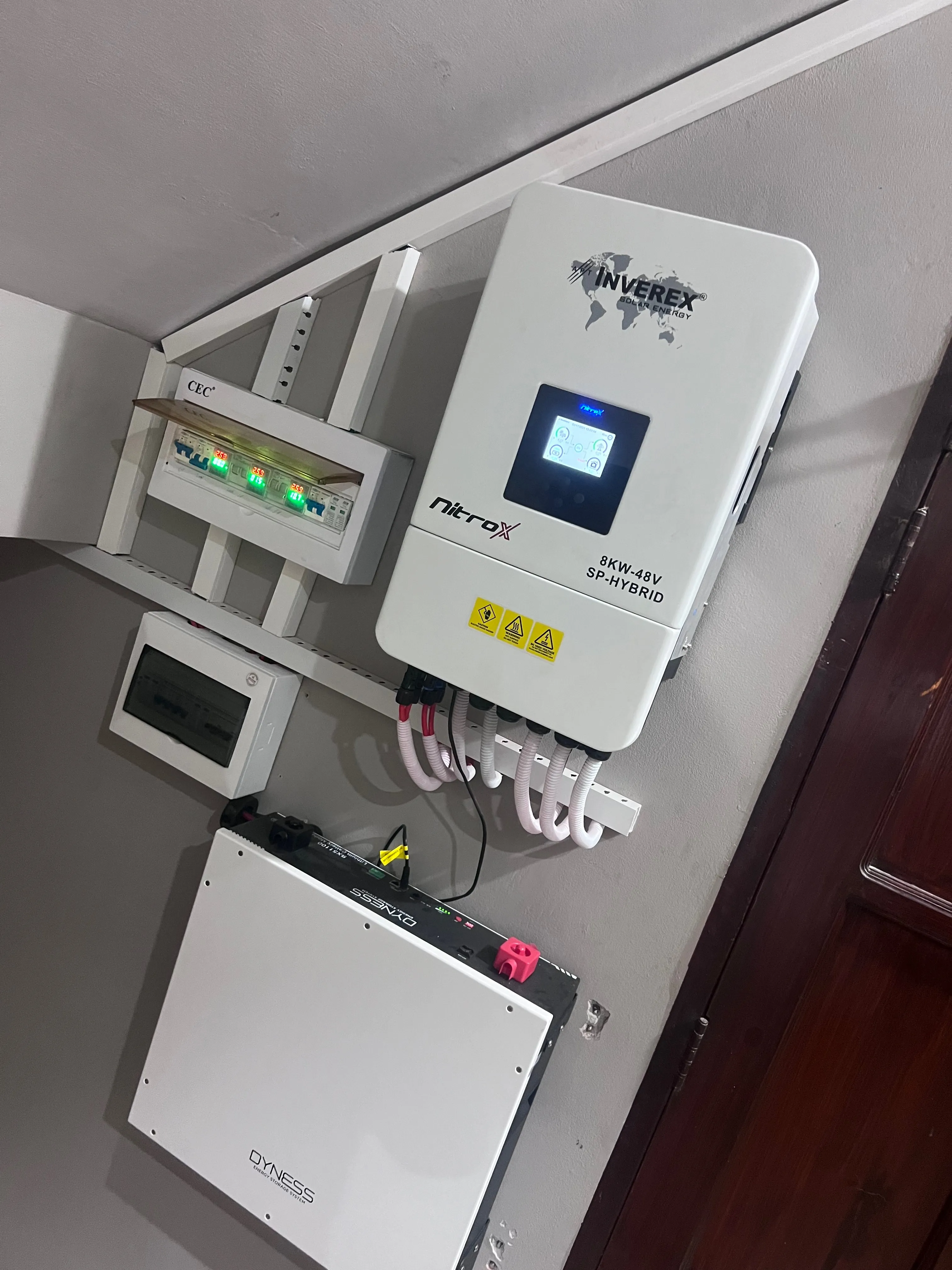 INVEREX NITROX 8KW WITH DYNESS LITHIUM 5.2KW